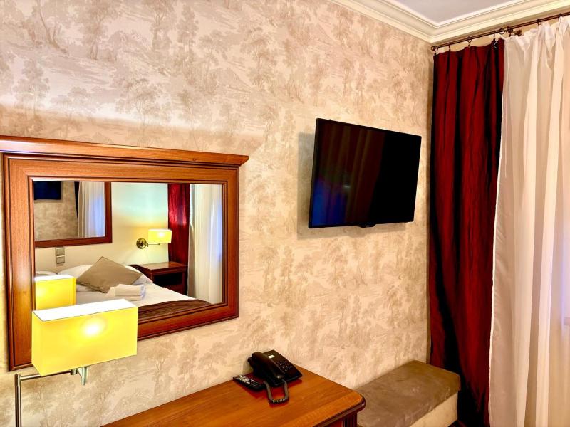 One-Bedroom Apartment image 2