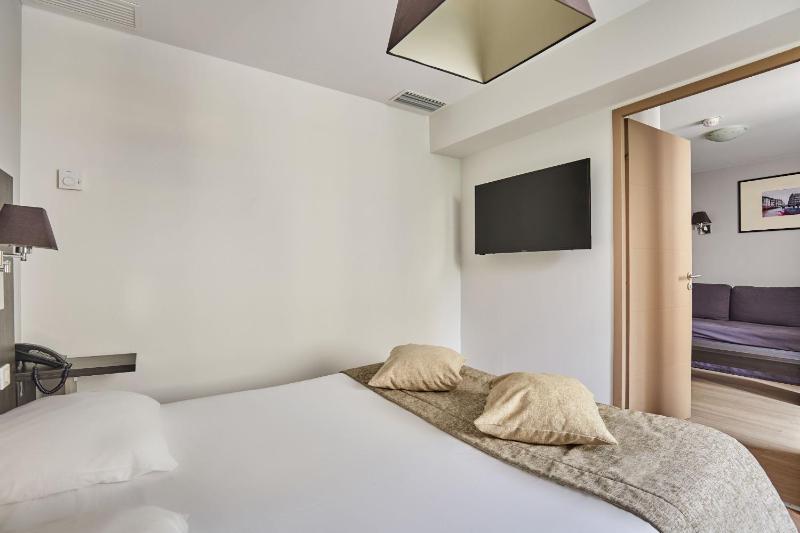 Comfort Suite (2-4 Adults) image 2