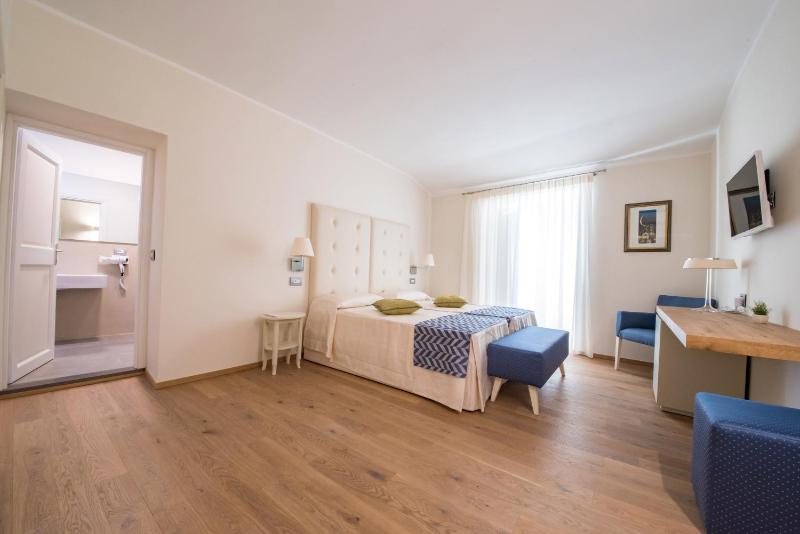 Triple Room with View image 4