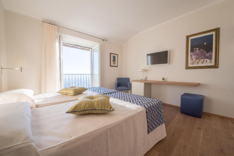 Triple Room with View image 3