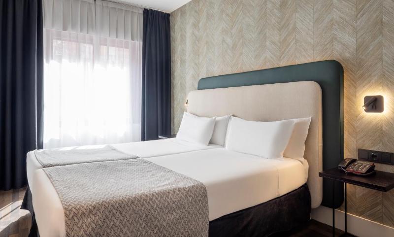 Superior Double Room image 3