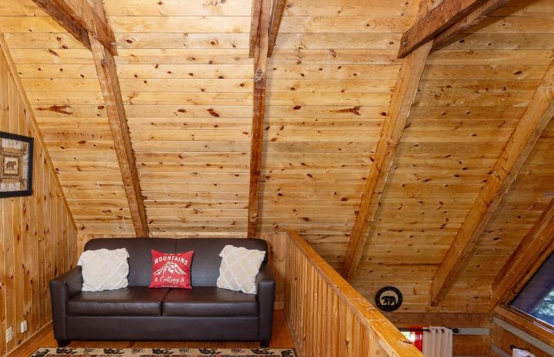 Yoli Bear Hideaway - image 33
