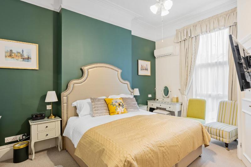 Deluxe Double Room with Shower image 3