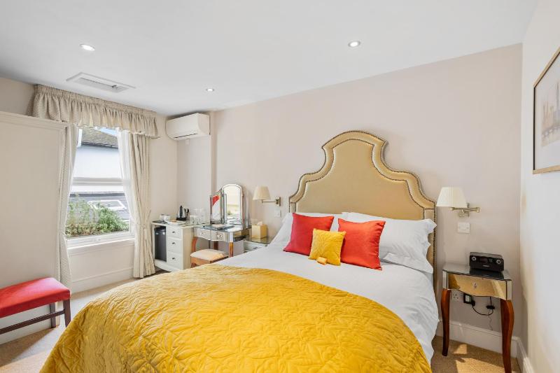 Kingston House - image 36