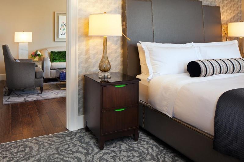 One-Bedroom King Suite image 3