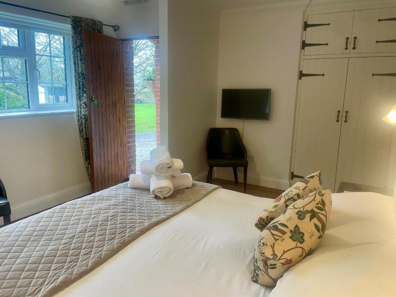 Double Room with Private Bathroom image 1