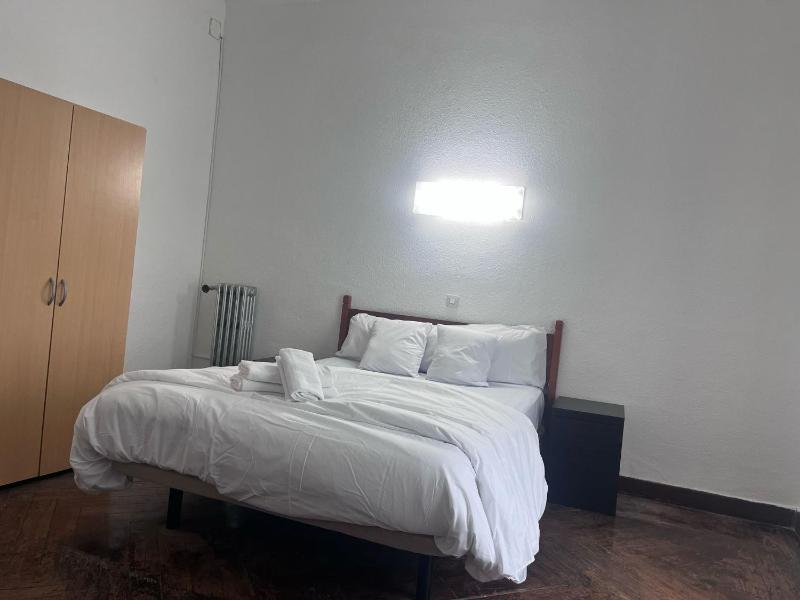 Double Room with Shared Bathroom image 1