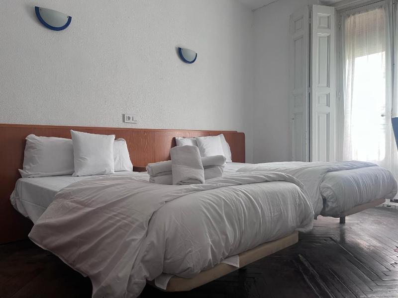 Twin Room with View image 3