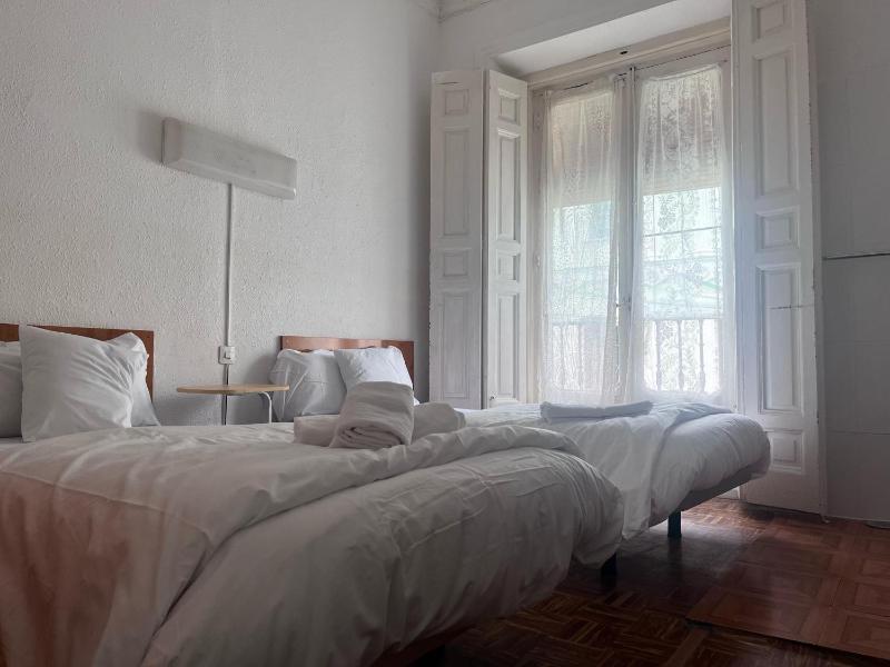 Twin Room with View image 1