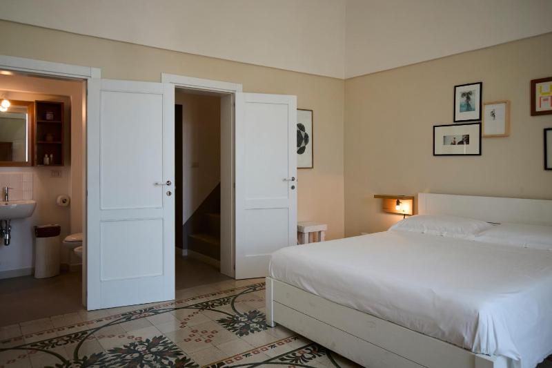 Double Room with Private Bathroom image 2