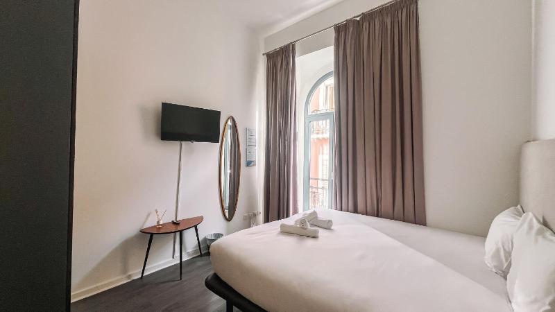 Standard King Room image 1