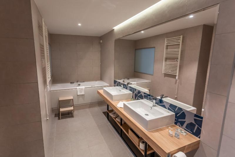 Junior Suite with Terrace image 3