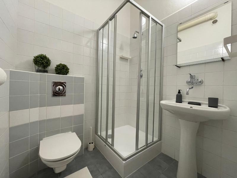 Classic Twin Room image 1