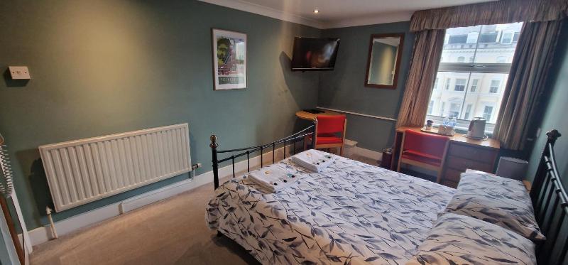 Budget Double Room image 3