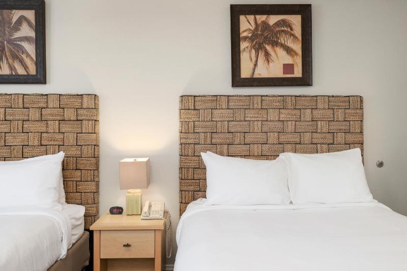 Standard Room, 2 Queen Beds, Non Smoking image 4