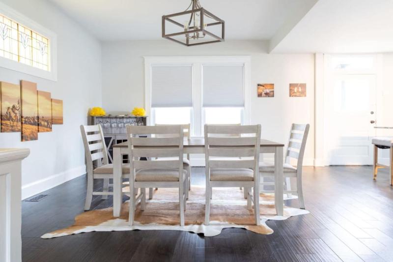 3BR Dogtown Bungalow Office and Bar - image 14