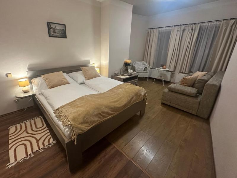 Double Room image 3