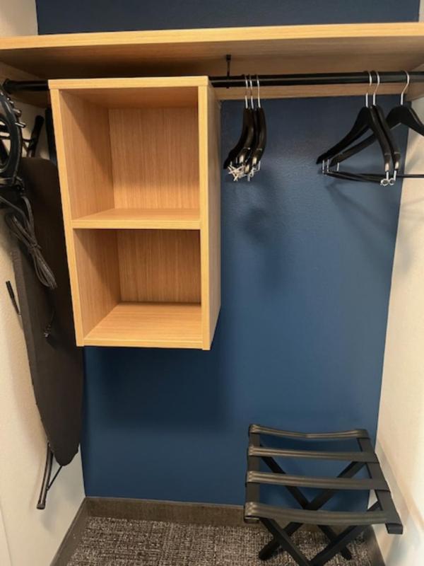 King Room with Mobility Accessible Tub image 3