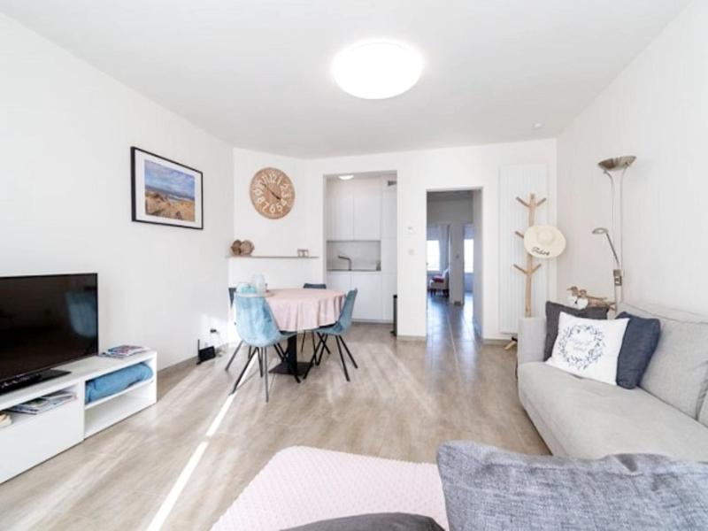 Apartment by North Sea with Stunning Views - image 13