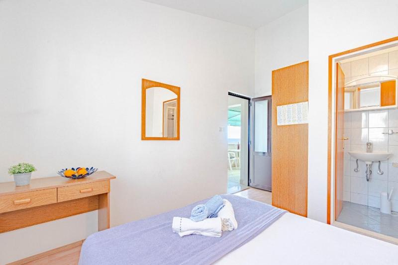 Double Room image 4