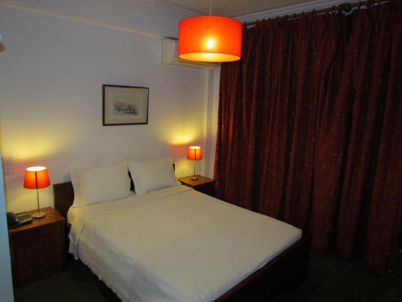 Basic Double Room image 4