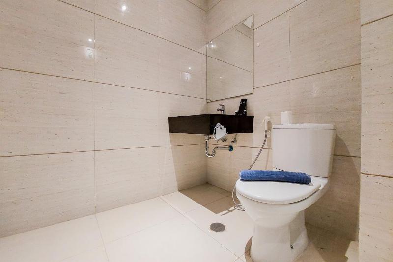 Stunning and Spacious 2BR Brooklyn Alam Sutera Apartment By Travelio - image 13