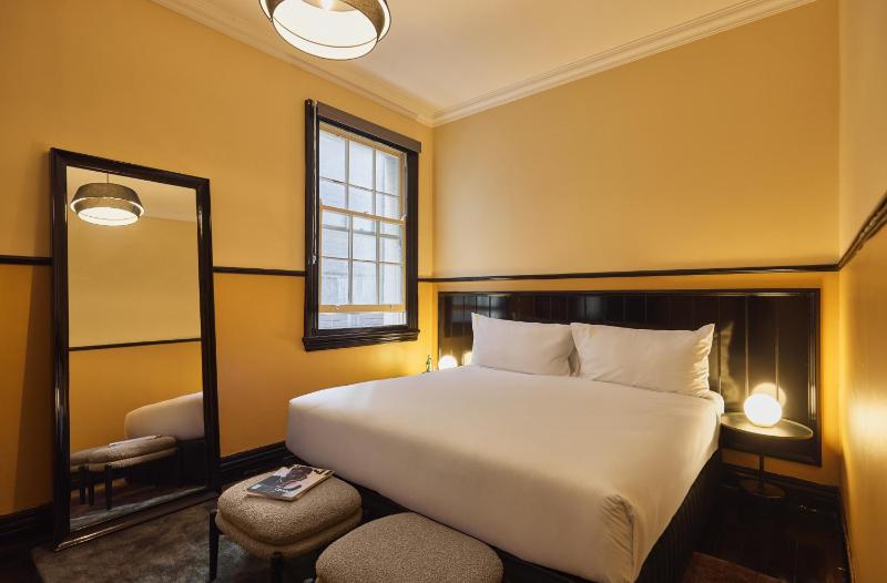 Diplomat Superior King with Free WIFI image 1