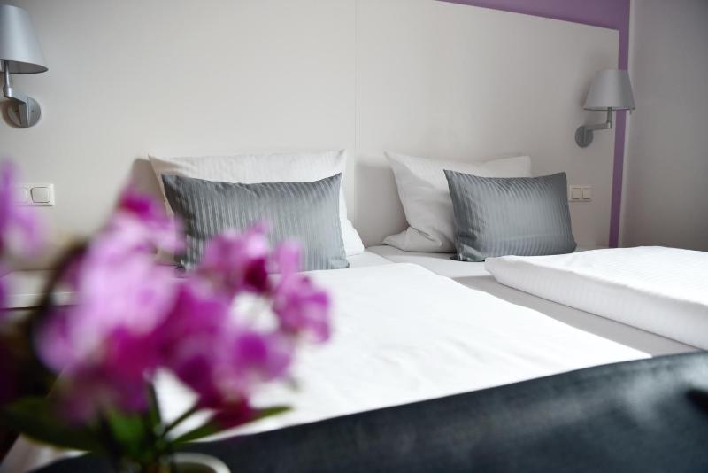 Single Room image 3