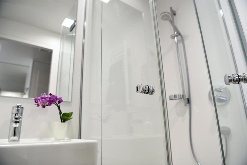 Basic Single Room image 3