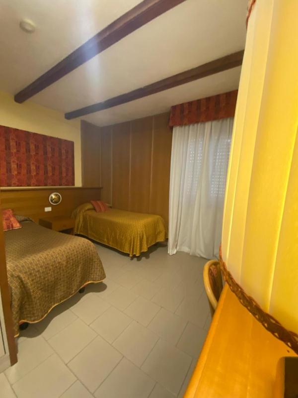 Family Suite (2 Adults + 2 Children) image 1