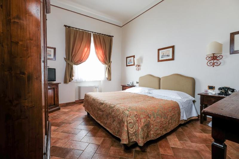 Double Room image 3