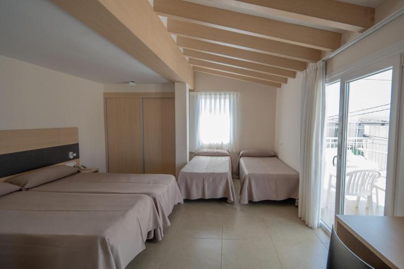 Quadruple Room (2 Adults + 2 Children) image 4
