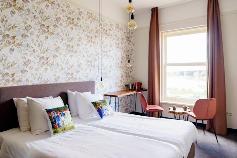 Standard Room with Park View image 1