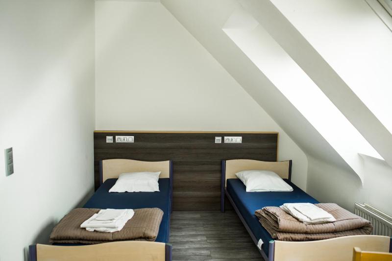 Twin Room image 2