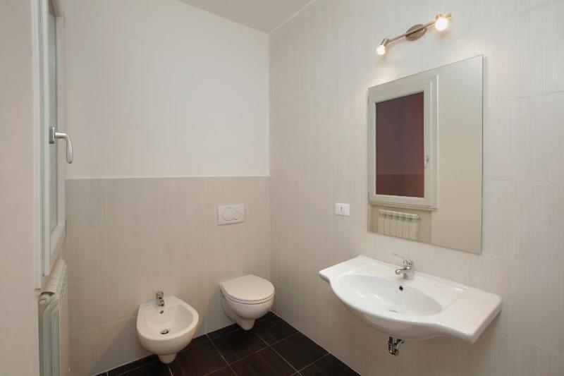 One-Bedroom Apartment image 2