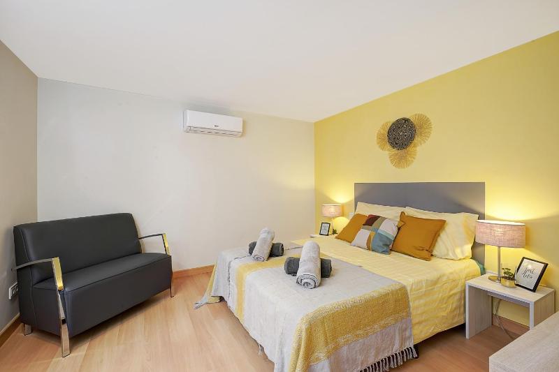 Deluxe One-Bedroom Apartment image 4