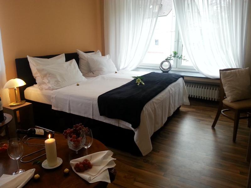 Double Room image 3