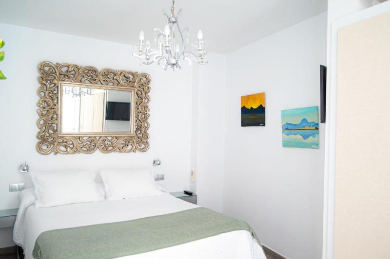 Double Room with Extra Bed image 4