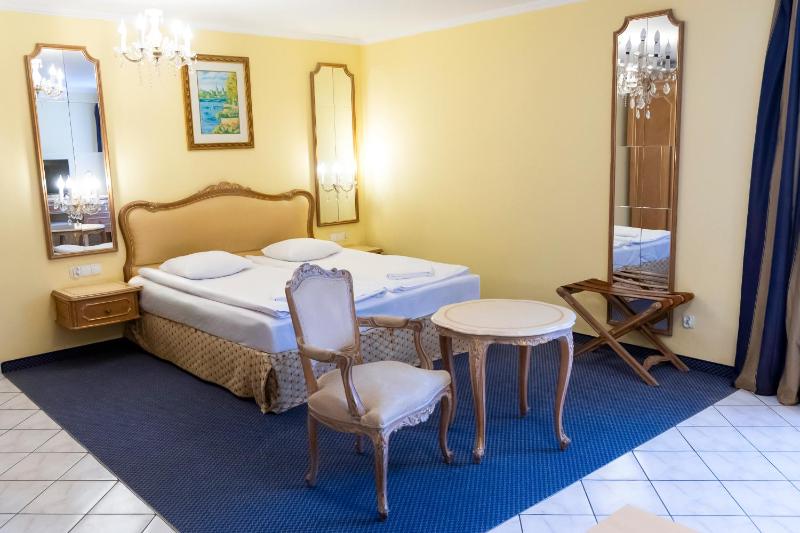 Double Room with Air Conditioning image 1