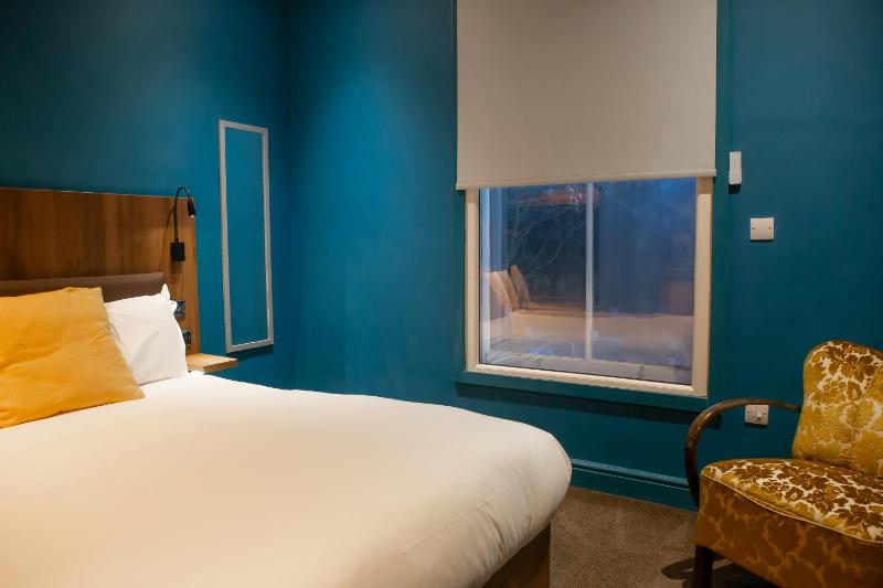 Large Double Room image 1