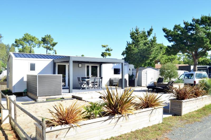 Chalet pour 6 à St-Hilaire - Piscine chauffée - image 1