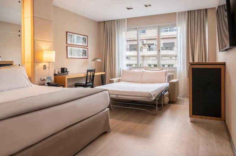 Standard Triple Room image 3