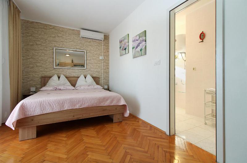 Studio Apartment image 1