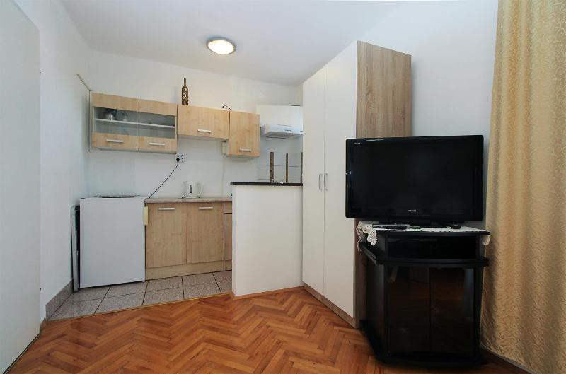 Studio Apartment image 2