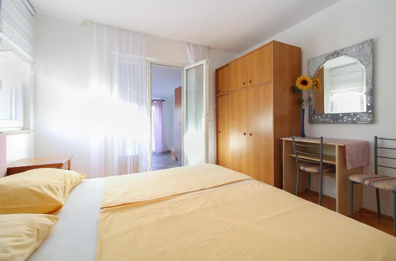 Classic Quadruple Room image 2