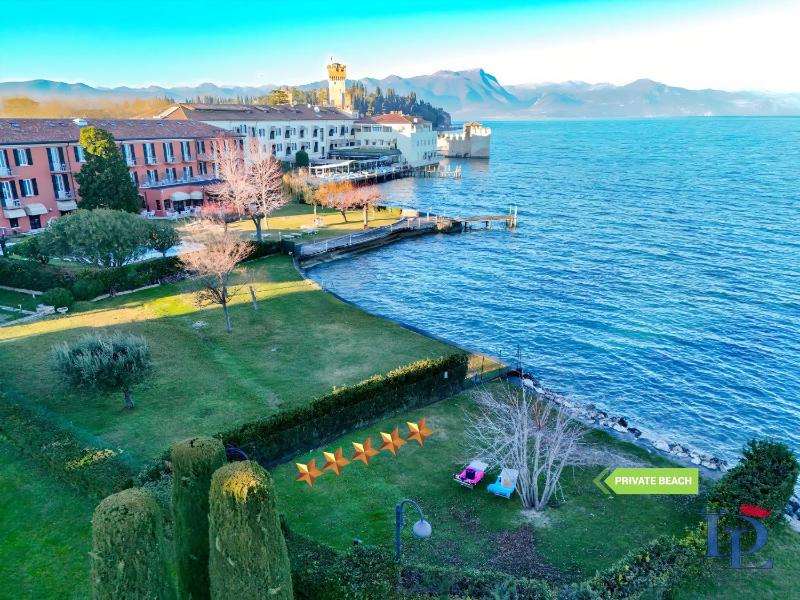 Eden Lake view and private beach renovated in 2025 DesenzanoLoft Official Partner Homes & Villas by Marriott Bonvoy - image 9