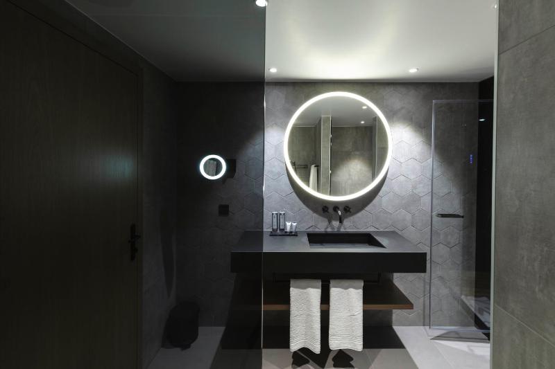 Large Double Room image 3