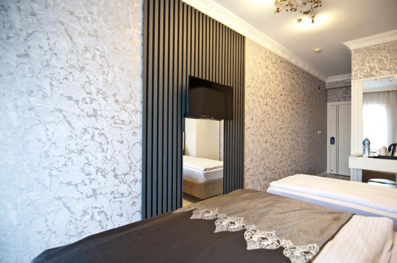 Standard Triple Room image 3