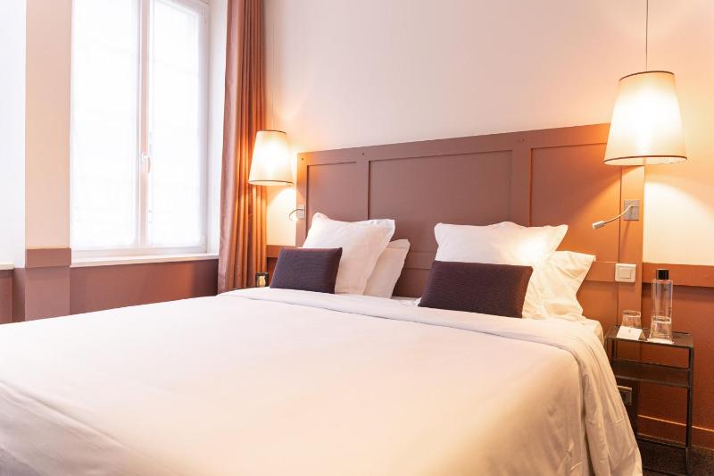 Superior Triple Room image 3