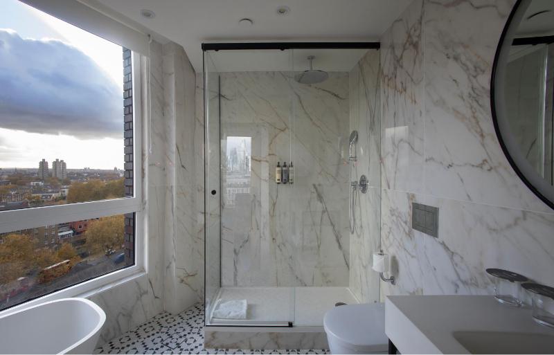 Junior Suite Sky View image 2